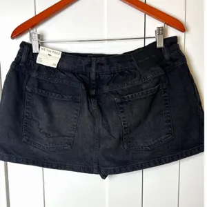 Free People We The Free Denim Micro Mini Skort in Black Wash Sz 31 New With Tags thumbnail 4