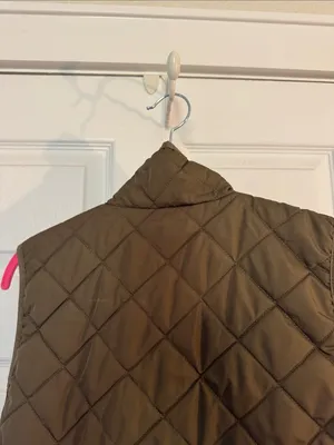 Old Navy Women’s Quilted Olive Full Zip Layering Vest thumbnail 7