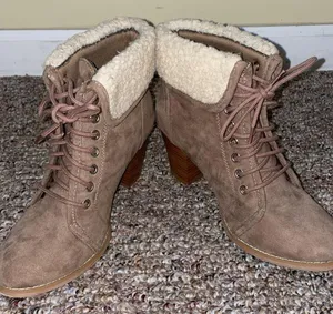 Womens Wet Seal Booties with Heel thumbnail 3
