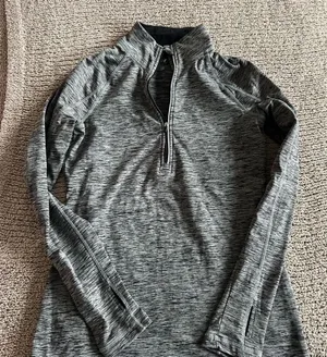 MoreUltra Gray Quarter thumbnail 1