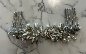 Silver‎ Toned w/ Faux Pearls & Rhinestones Bridal Hair Comb thumbnail 1