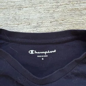 Champion Cropped Navy Graphic Tee - Keiser University Print (Size Small) thumbnail 4