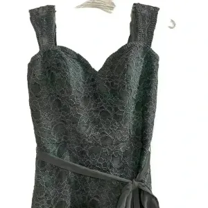 Mori‎ Lee Dark Gray Lace Evening Gown Size 10 Sleeveless V-Neck Short Dress thumbnail 16