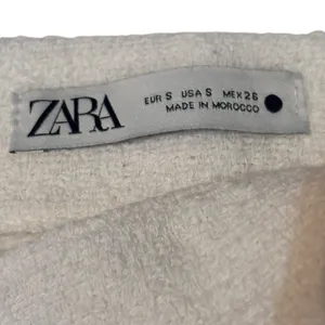 Zara Womens White Textured Boucle Mini Skirt Curved Hem High Waisted Small thumbnail 6