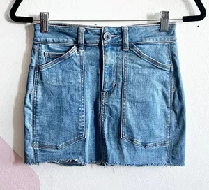 American Eagle Women's 00 Light‎ Wash Denim Mini Skirt Pockets Casual Cute thumbnail 1