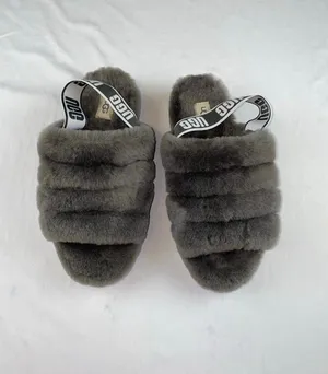 NEW UGG Slippers thumbnail 2
