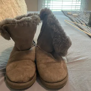 UGG boots thumbnail 2
