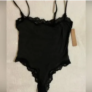 SKIMS Fits Everybody Lace Bodysuit XS thumbnail 4