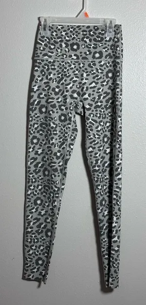 Offline by Aerie Women Hi-Rise Gray Animal Print 7/8 Legging size‎ S thumbnail 1