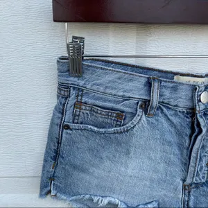 We The Free Women’s Shorts Blue Denim Button Fly Cut Off Distressed Size 26 thumbnail 4