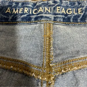 American Eagle Curvy Mom Jeans NWOT Distressed high rise long length thumbnail 10