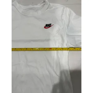The Nike Tee White Embroidered Swoosh Logo T‎ Shirt XS thumbnail 4