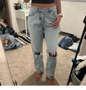 Abercrombie The Dad High Rise Distressed Light Wash Jeans Women 27/4 EUC thumbnail 6