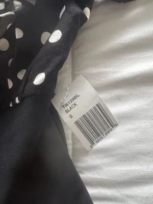 New Fore polkadot off the shoulder top size small with side zipper thumbnail 4