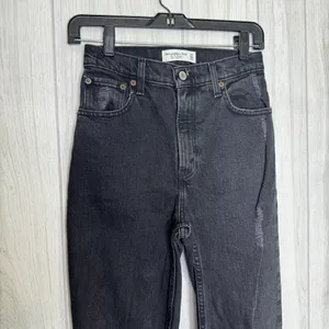NWT Abercrombie & Fitch Ultra High Rise 90s Straight Jean Black Destroy 24 / 00R thumbnail 5