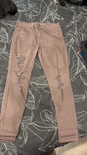 American Eagle mauve ripped jeans thumbnail 1