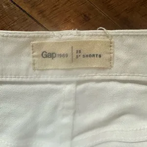 Gap white 5” preppy minimalist classic size 28 shorts thumbnail 2
