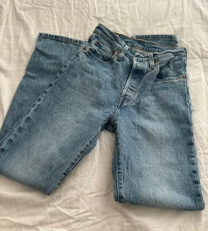 Levi's 501 High-Rise Straight-Leg Jeans thumbnail 1