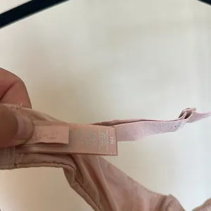 NWOT SKIMS NO SHOW‎ MOLDED UNLINED DEMI BRA - CLAY Size 36A thumbnail 9