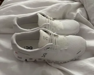 On Cloud Shoes thumbnail 1