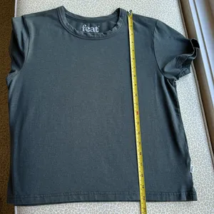Feat Gray Short Sleeve Crew Neck Cropped Tee Shirt size S thumbnail 8