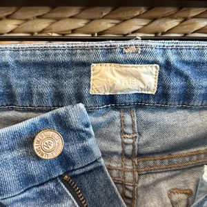 MOTHER The Looker Ankle Fray Cropped Jeans in Wild & Sweet Wash, 24 thumbnail 7
