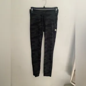 Vuori Dark green Camouflage Leggings size S thumbnail 3