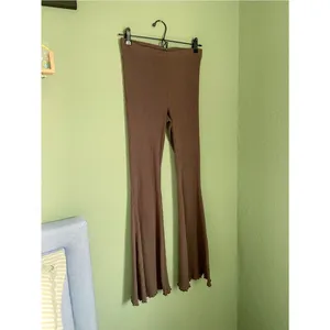 Aerie Kick It Rib Knit Flare Pants Size M Brown Bootcut Kickboot Lettuce thumbnail 3