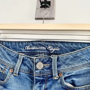 American Eagle Women’s 2 Short Slim Boot Y2K 2000s Jeans thumbnail 2