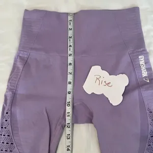 Gymshark szS lavender high waisted leggings w/cutouts & derrière stitching EUC thumbnail 5