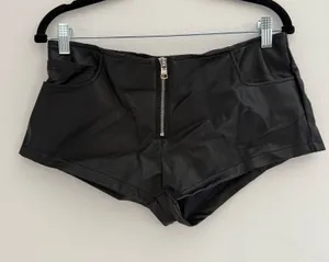 Edikted ZIPPY FAUX LEATHER MICRO SHORTS thumbnail 1