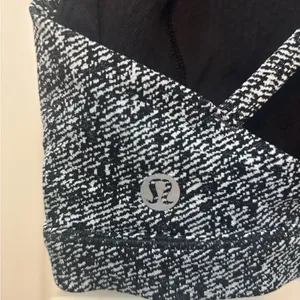 Lululemon Athletica Black and White Strappy Sports Bra size 6 thumbnail 3