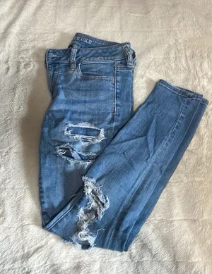 American Eagle High-Rise Ripped Jeans thumbnail 1