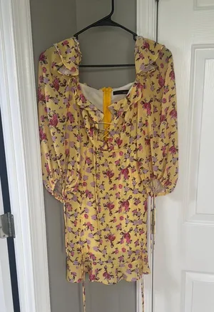 Boutique Beaumont Yellow Long Sleeve Lace Up Dress thumbnail 5