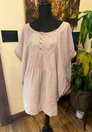 EUC DRESS BARN CREAM FLOWY BAT 🦇 sleeve with embroidery & lace ornaments Sz 3XL thumbnail 1