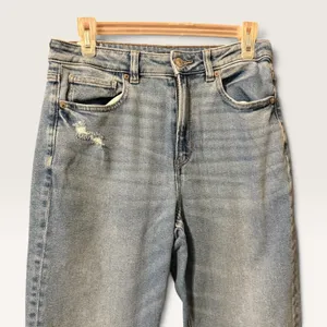American Eagle Mom Jean Size 6 Long Light Wash Blue Distressed High Rise Stretch thumbnail 2