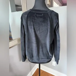 Juicy Couture Sleepwear Black Velour Top with Gold Logo Size Small. thumbnail 4