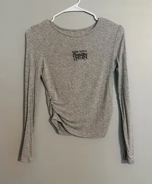 SHEIN Gray Long Sleeve Ruched Tee with 'New York 1898' Chest Graphic thumbnail 1