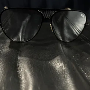 Quay Iconic 126 Black Frame Blue Lens thumbnail 8