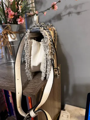 White fashion bag thumbnail 3