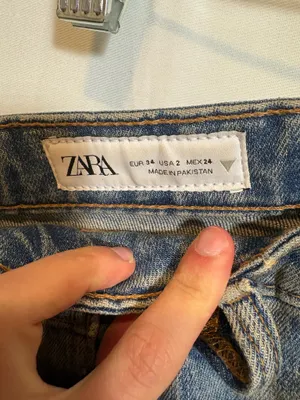 ZARA High-Rise flare Jeans thumbnail 4