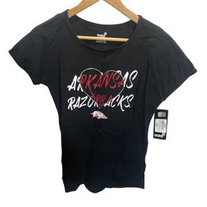 Gen 2 Arkansas Razorbacks Womens Graphic T-Shirt Black Heart Logo NWT Large‎ thumbnail 1