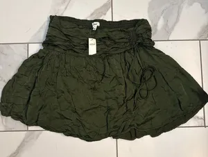 AERIE GREEN MINI SKIRT SIZE LARGE  thumbnail 1