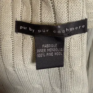 Cable Knit Scarf in Pale Green from Pur by Pur Cashmere Gray thumbnail 3