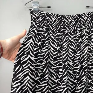 Ninexis Womens Size Medium Zebra Print Knit Maxi Slit Skirt Resortwear Mobwife thumbnail 11