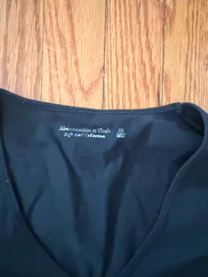 Abercrombie and Fitch Black V Neck Long sleeve size Xs thumbnail 2