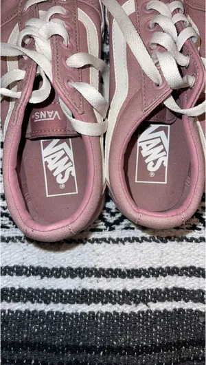 Women’s Vans Skate Shoes thumbnail 8
