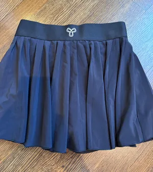 Aritzia TNA Black Mini Pleated Skirt thumbnail 1