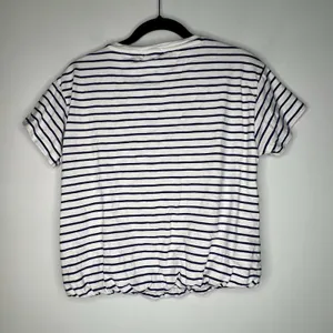 Evereve Stripe Bubble Hem T-Shirt Size Small thumbnail 4