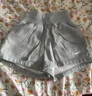 Nike shorts thumbnail 1